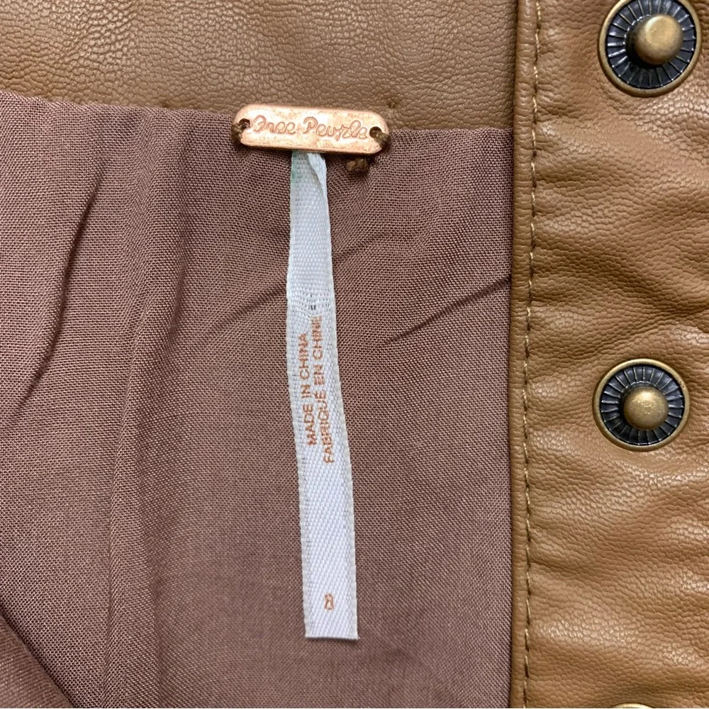 Free People Oh Snap Faux Leather Mini Skirt Size 8‎ Tan Snap Front